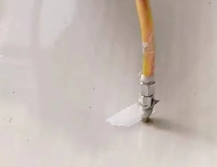 双峰瓷砖空鼓维修公司专业解答在瓷砖铺贴过程中，如果使用的砂料过粗（如全部使用了粗砂），可能会导致以下问题